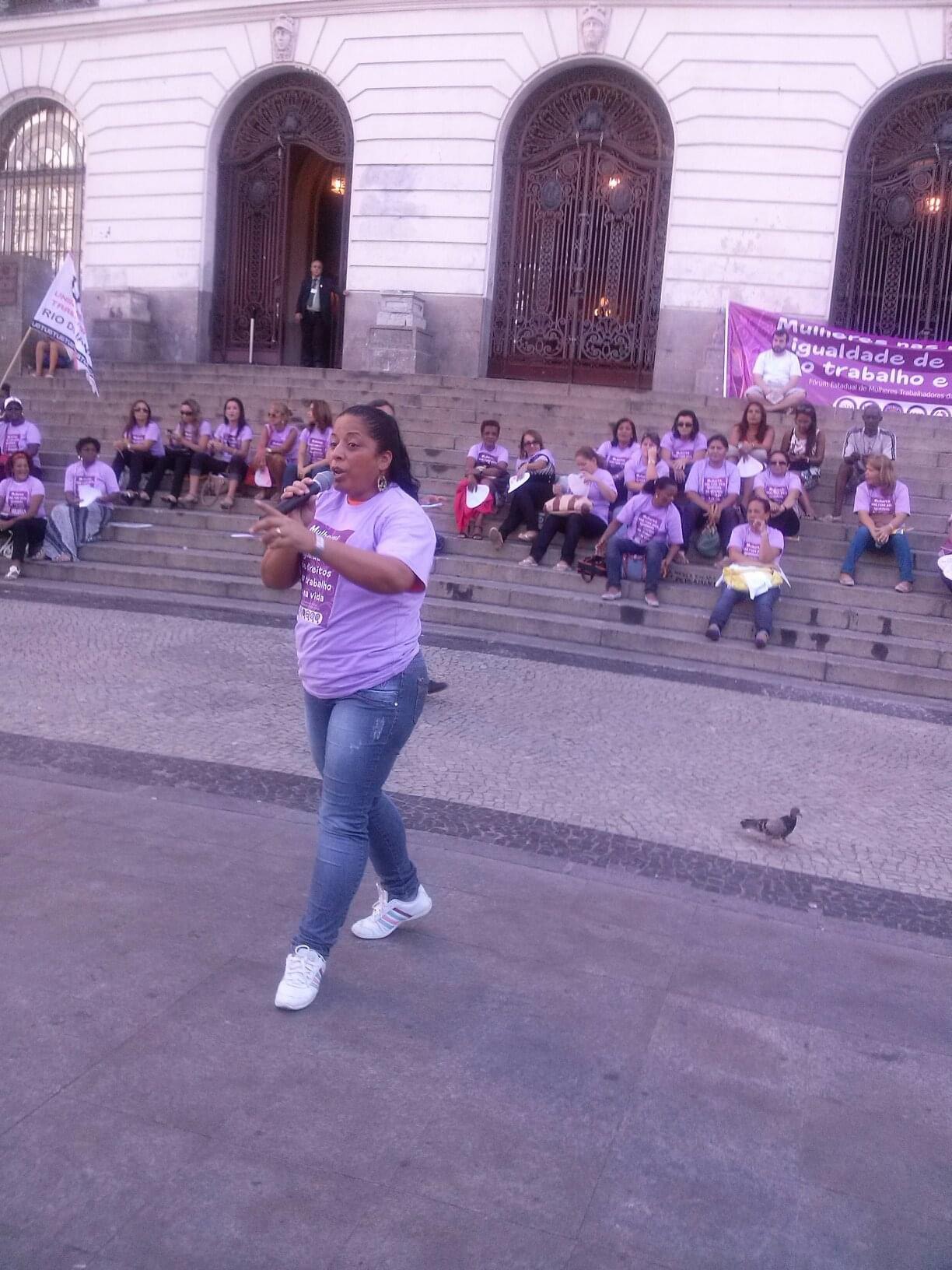 Márcia em ato pelos direitos das mulheres trabalhadoras